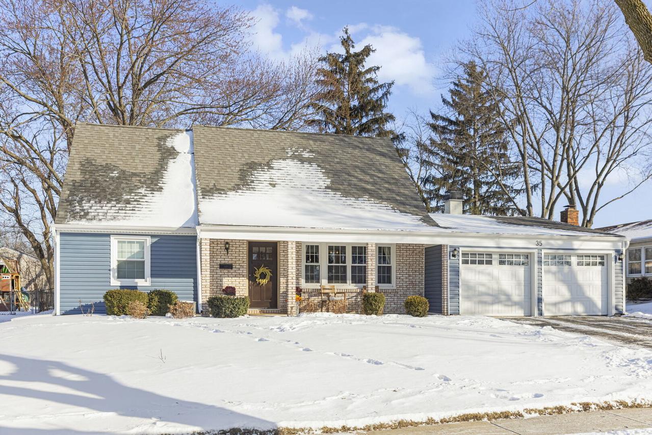 35 Cloverdale Ln., Schaumburg, IL 60194