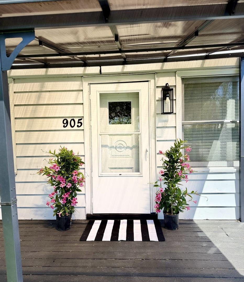 905 Rockland Rd., Lake Bluff, IL 60044