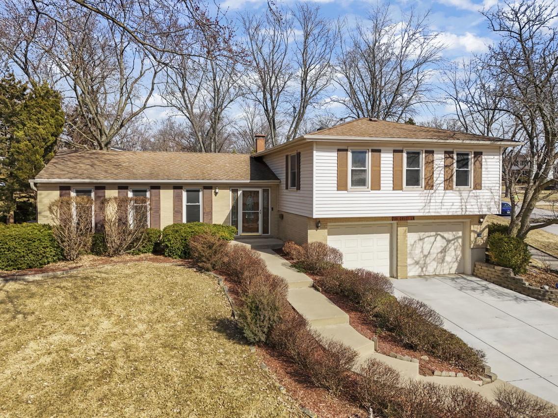 706 Crest Ln., Lisle, IL 60532