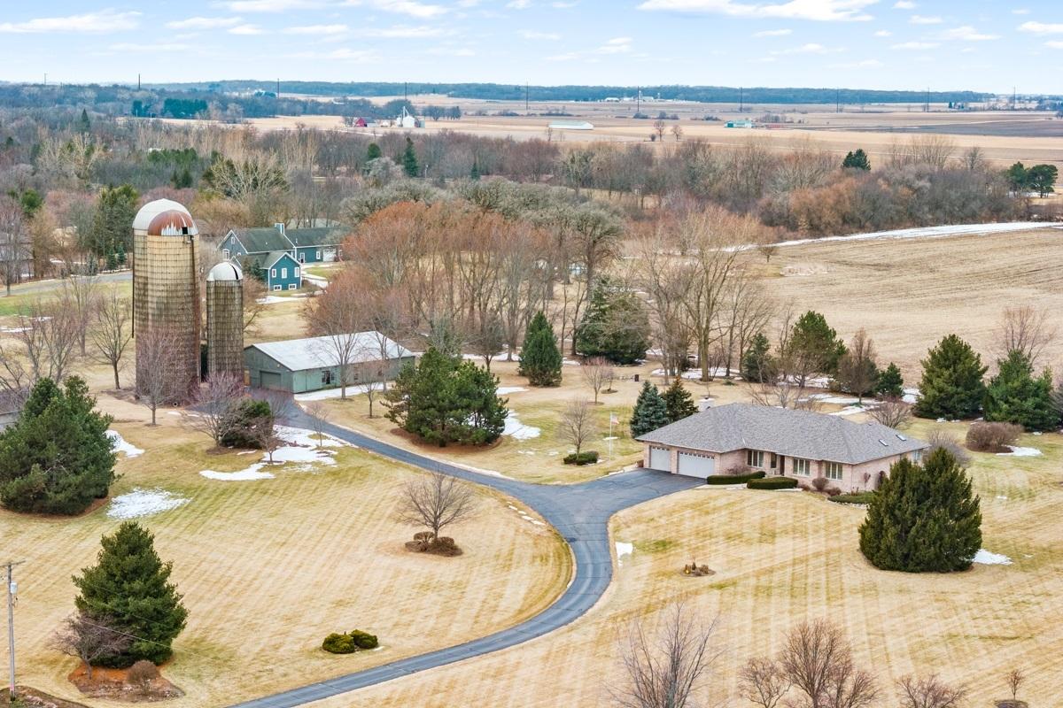 14N850 Engel Rd., Hampshire, IL 60140