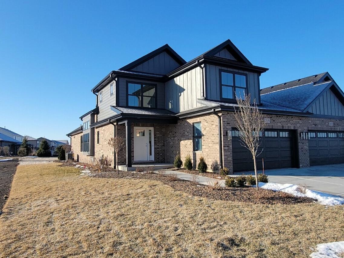 2174 Sky Harbor Dr., New Lenox, IL 60451