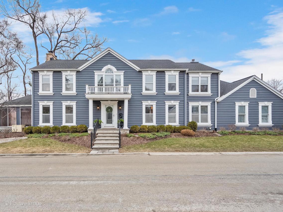 202 Pine Tree Ln., La Grange Park, IL 60526