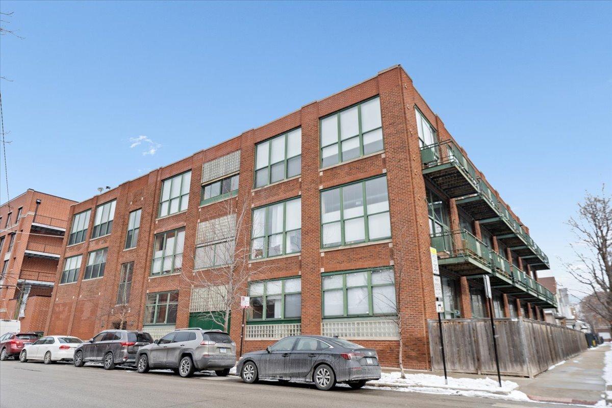 2654 W Medill Ave. #205-305, Chicago, IL 60647