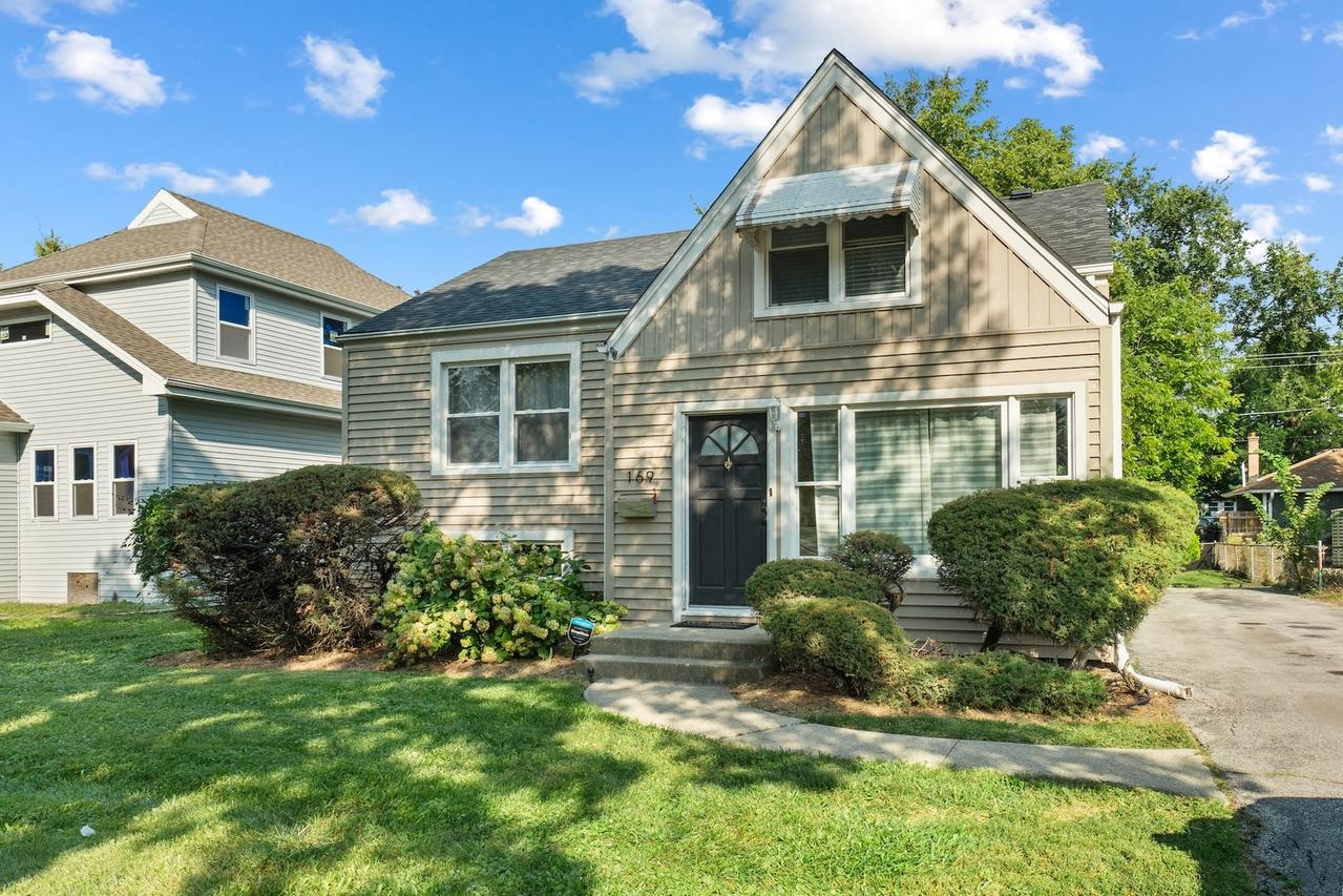 169 S Villa Ave., Elmhurst, IL 60126