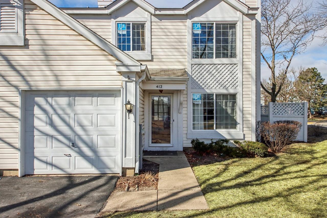 412 Quaker Hill Ct., Aurora, IL 60504