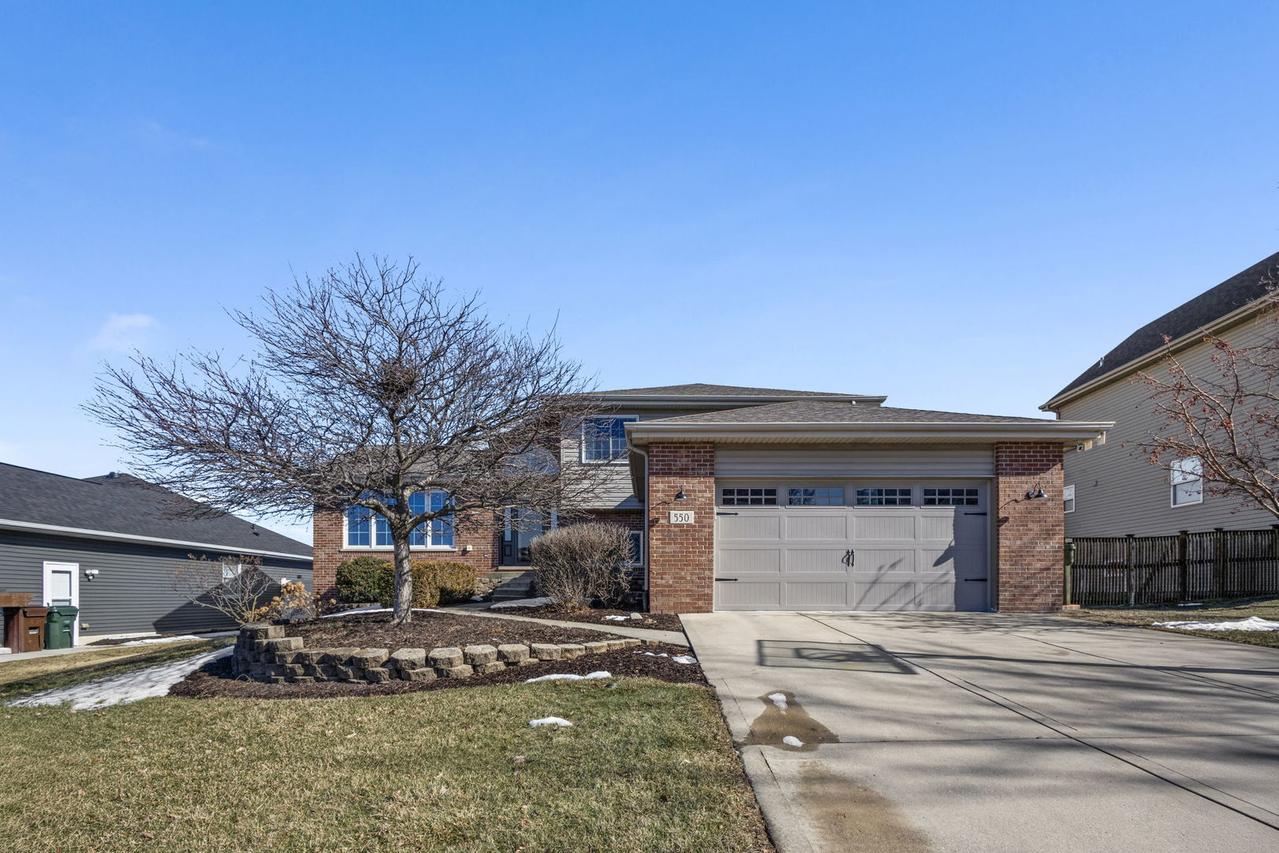 550 Doxbury Ln., New Lenox, IL 60451