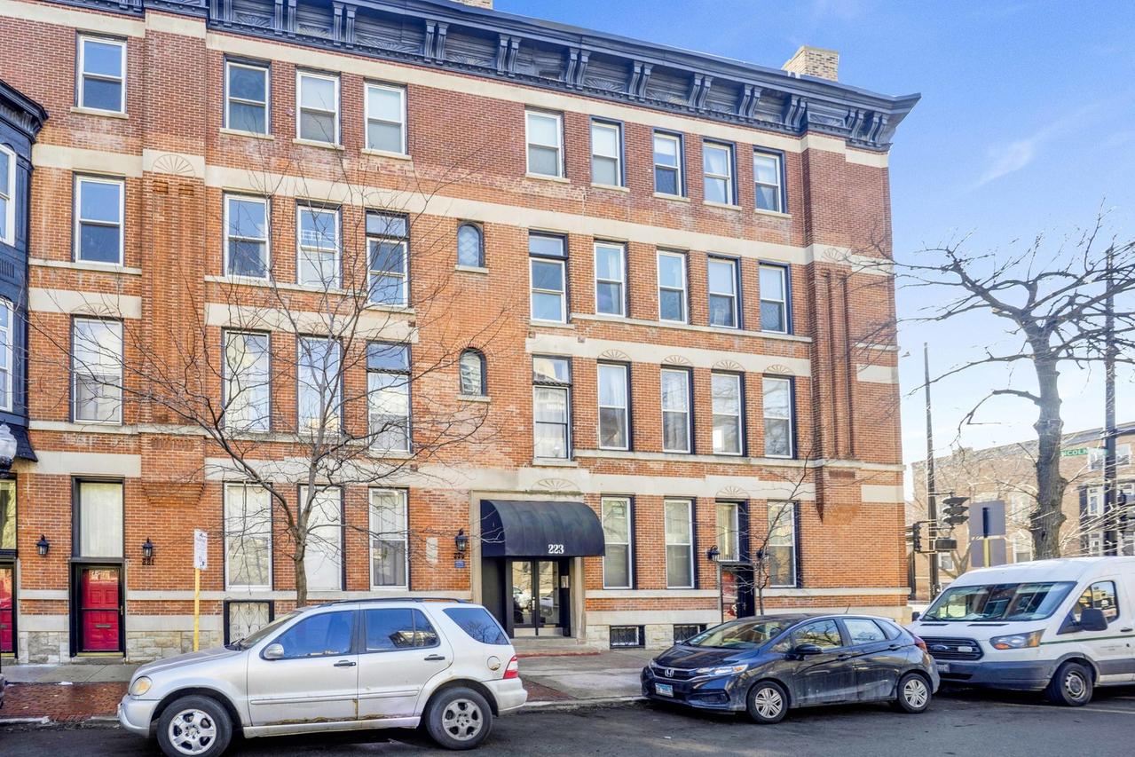 223 W Wisconsin St. #3A, Chicago, IL 60614