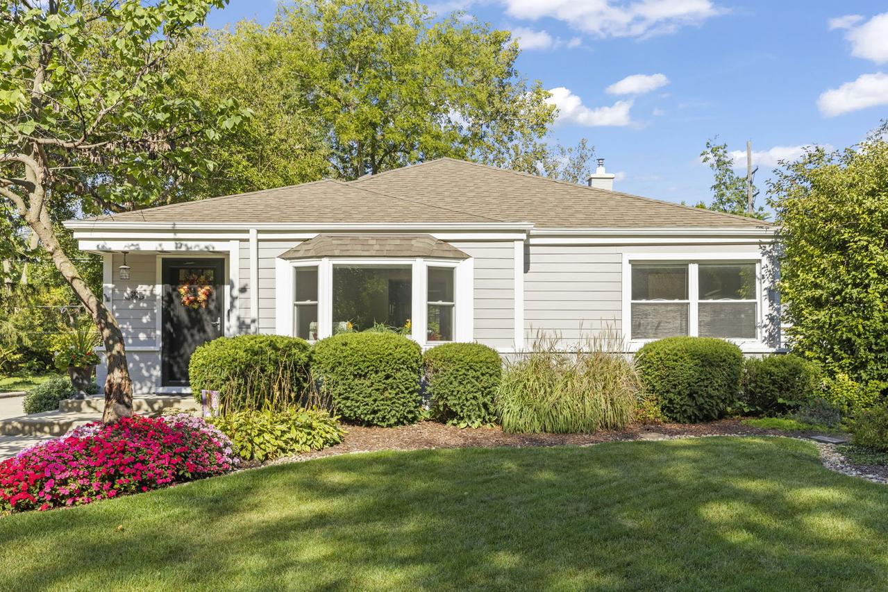 582 Glendale Ave., Glen Ellyn, IL 60137