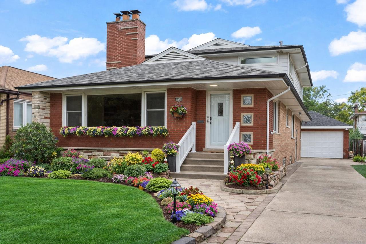 10206 S Saint Louis Ave., Evergreen Park, IL 60805