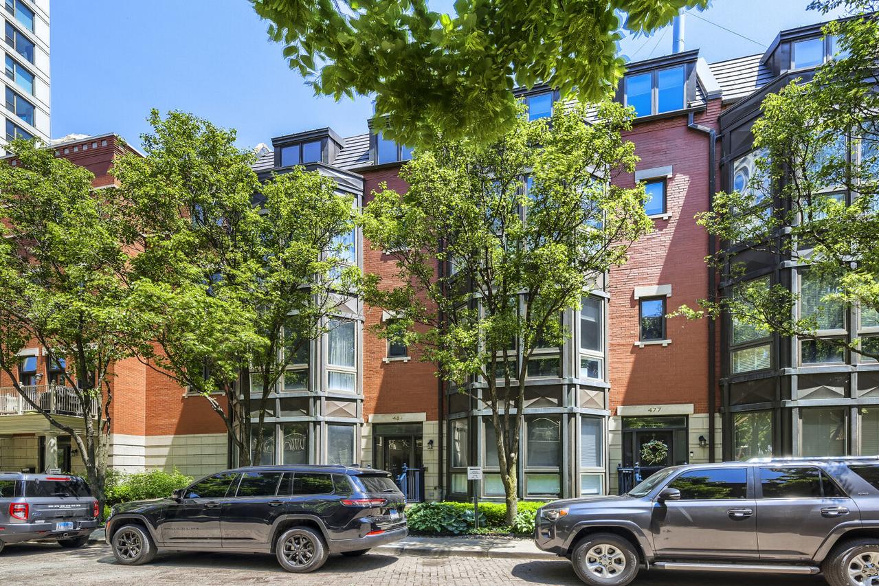 481 N Clinton St., Chicago, IL 60654