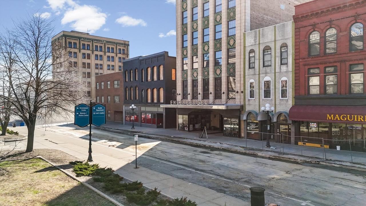 212 N Center St. #202, Bloomington, IL 61701