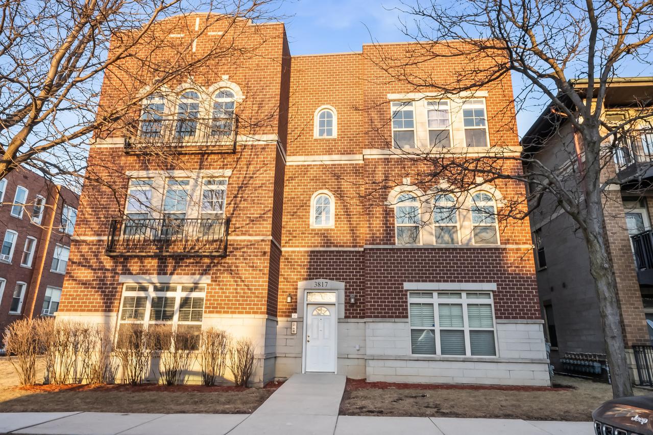 3817 S Ellis Ave. #302, Chicago, IL 60653