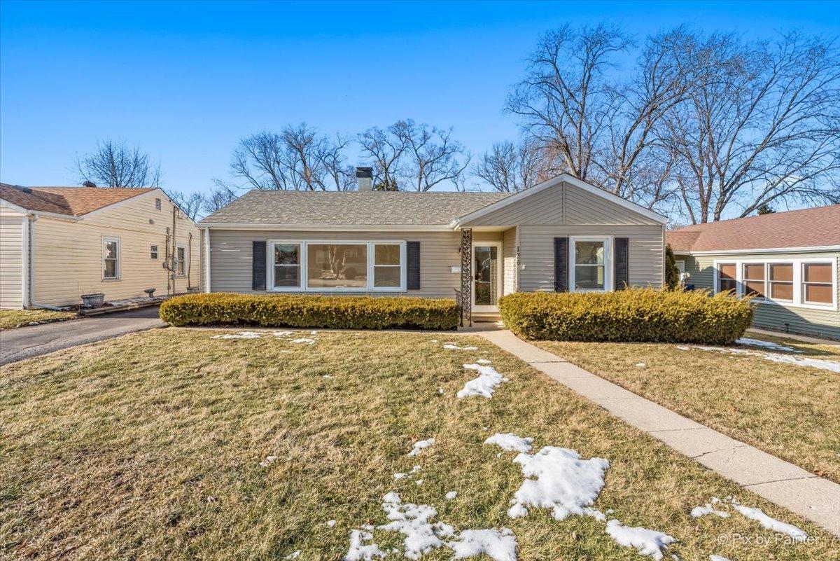 136 Walnut Ct., Mundelein, IL 60060