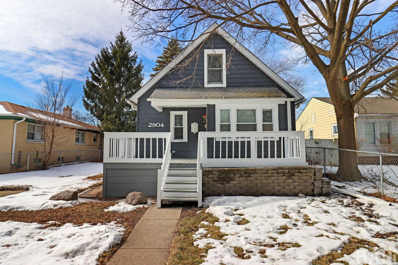 2904 Edina Blvd., Zion, IL 60099