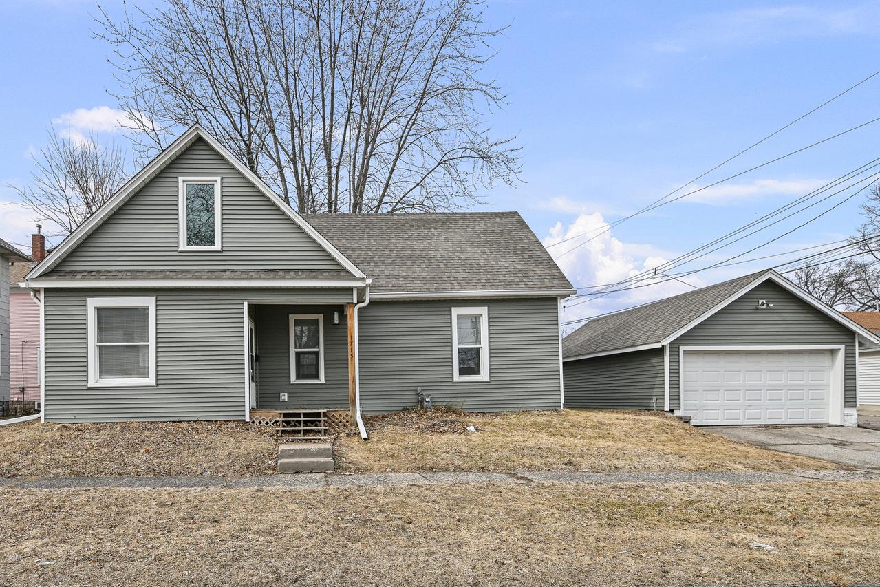 1715 3rd St., Moline, IL 61265