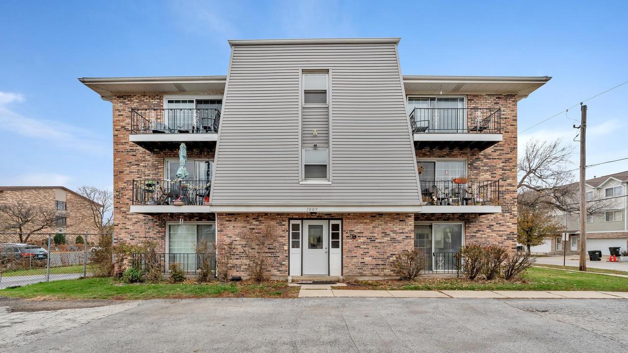 7009 100th St. #201, Chicago Ridge, IL 60415