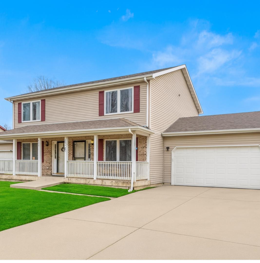 688 S Elizabeth St., Maple Park, IL 60151