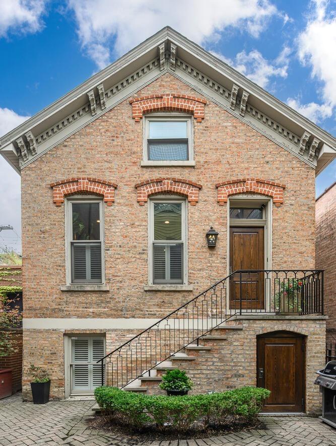 2216-CH N Magnolia Ave., Chicago, IL 60614