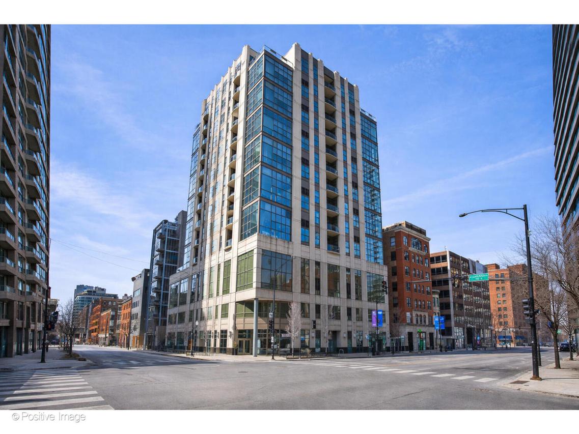 150 W Superior St. #1105, Chicago, IL 60654
