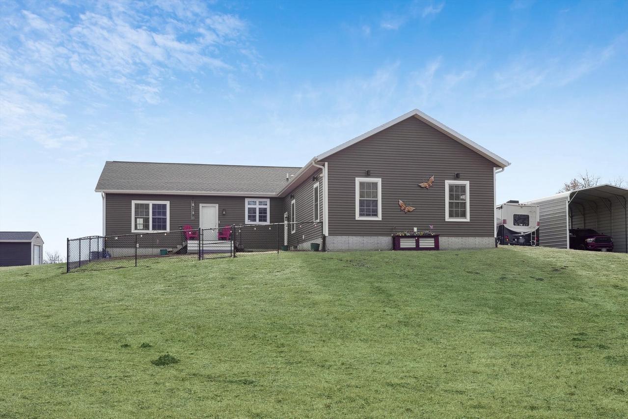 2451 Palmer Rd., Albany, IL 61230