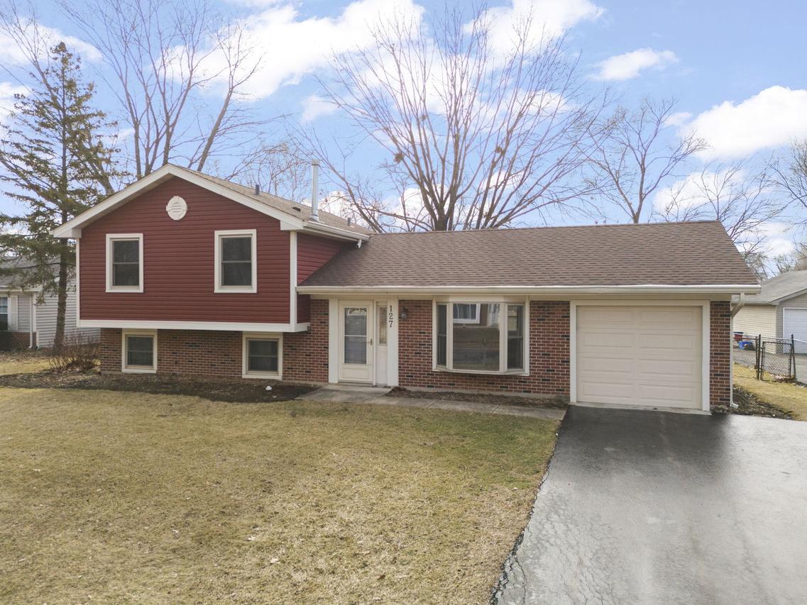 127 Monticello Cir., Bolingbrook, IL 60440