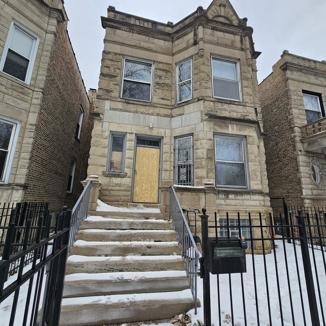 3834 W Monroe St., Chicago, IL 60624