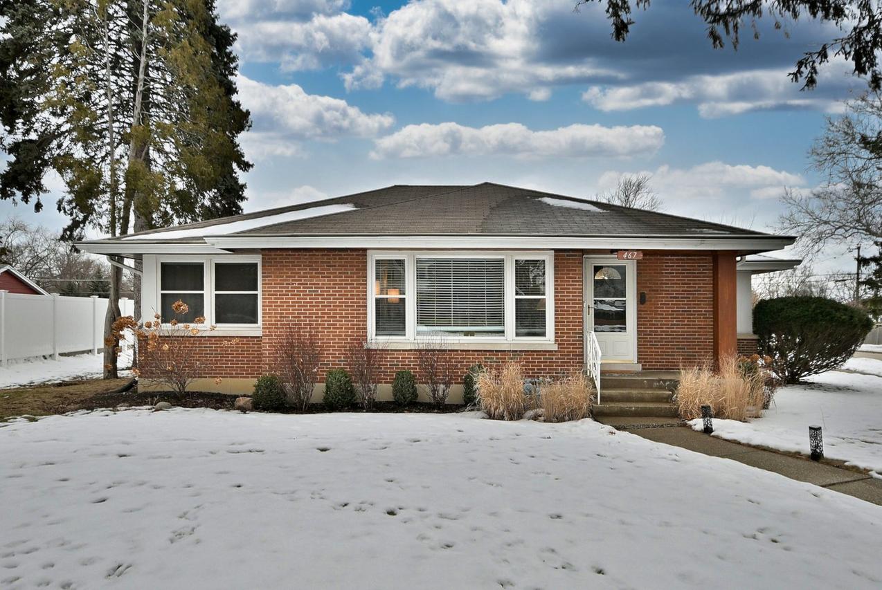 467 W Avery St., Elmhurst, IL 60126