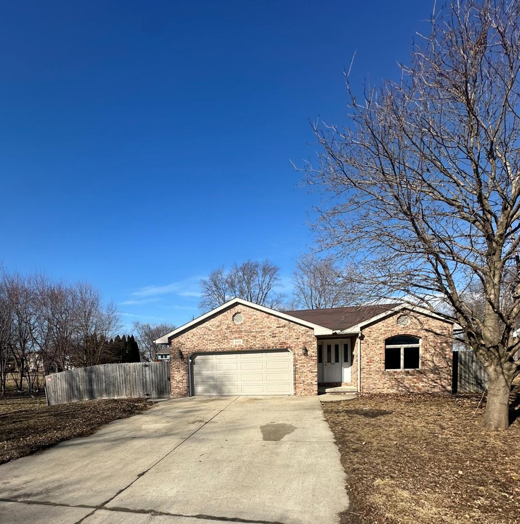 902 E Washington St., Leroy, IL 61752