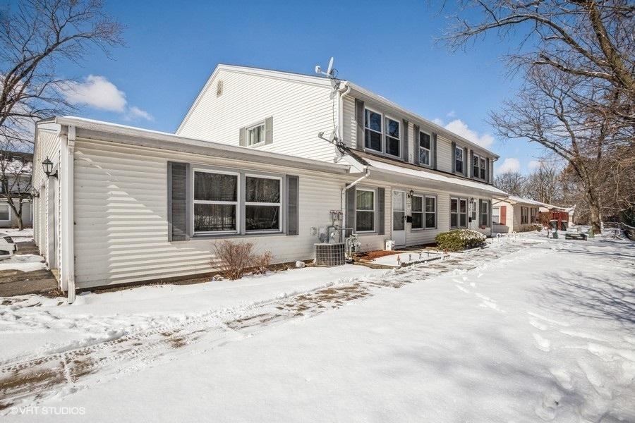 1797 Queensbury Cir., Hoffman Estates, IL 60169