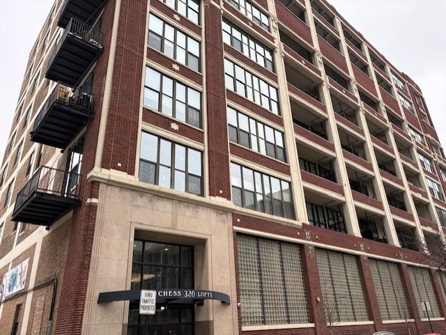 320 E 21st St. #405, Chicago, IL 60616