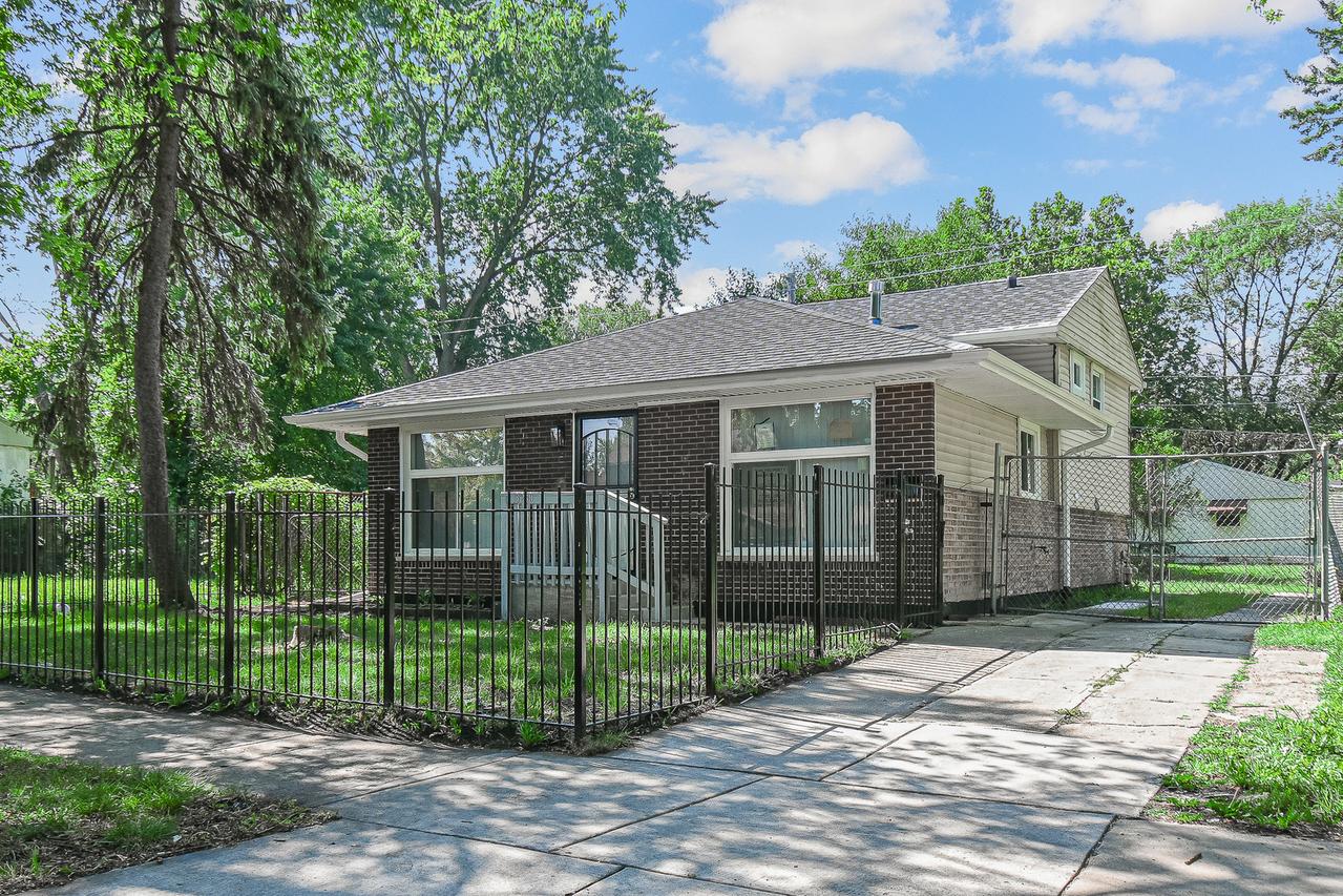 13240 S Saint Lawrence Ave., Chicago, IL 60827