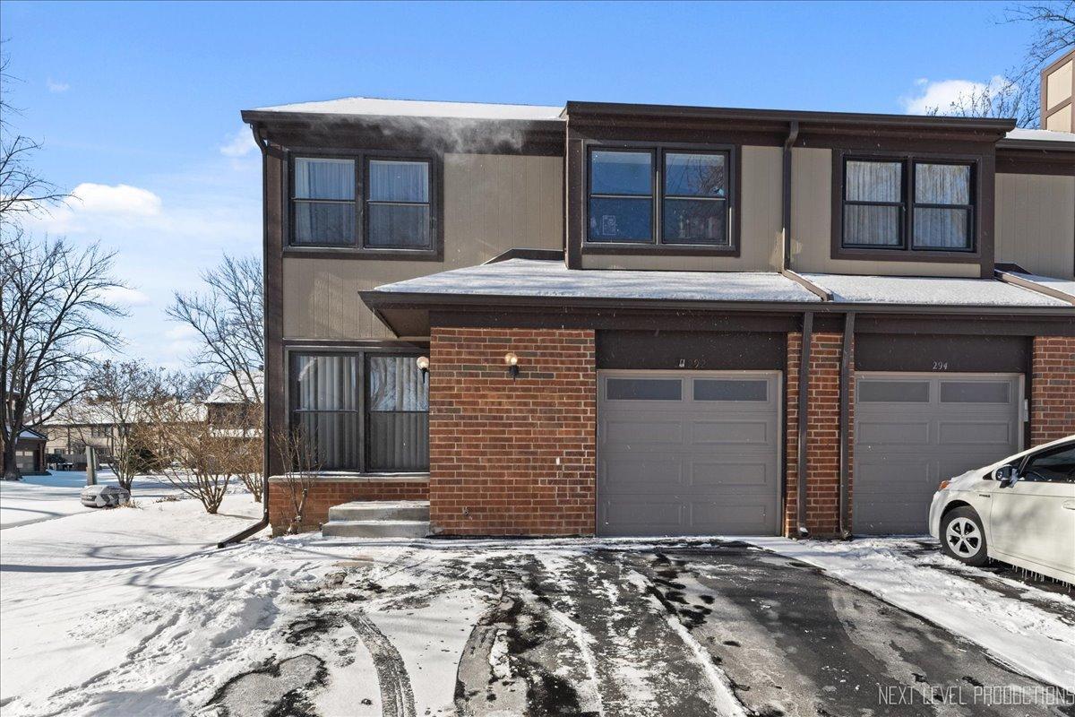 292 Shadowbend Dr., Wheeling, IL 60090