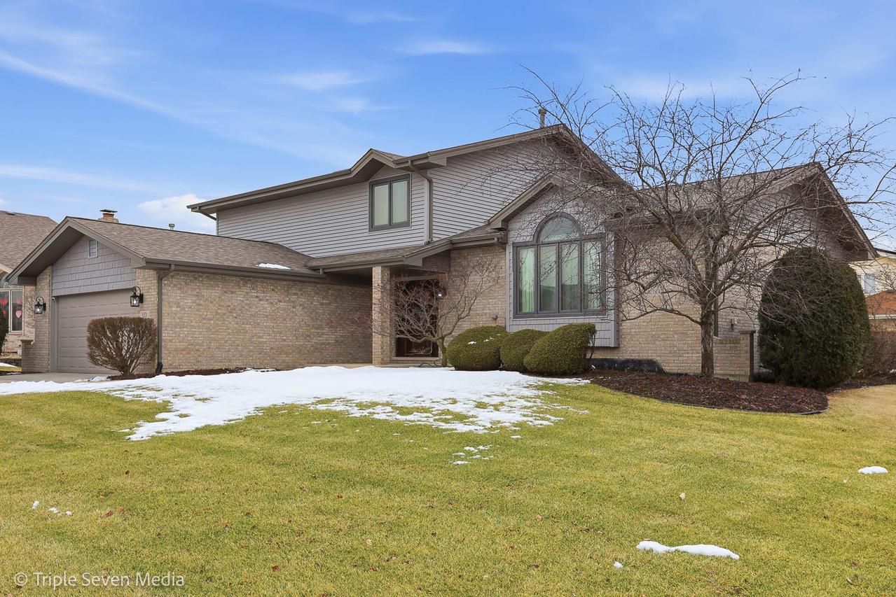 8101 Highfield Ct., Tinley Park, IL 60487