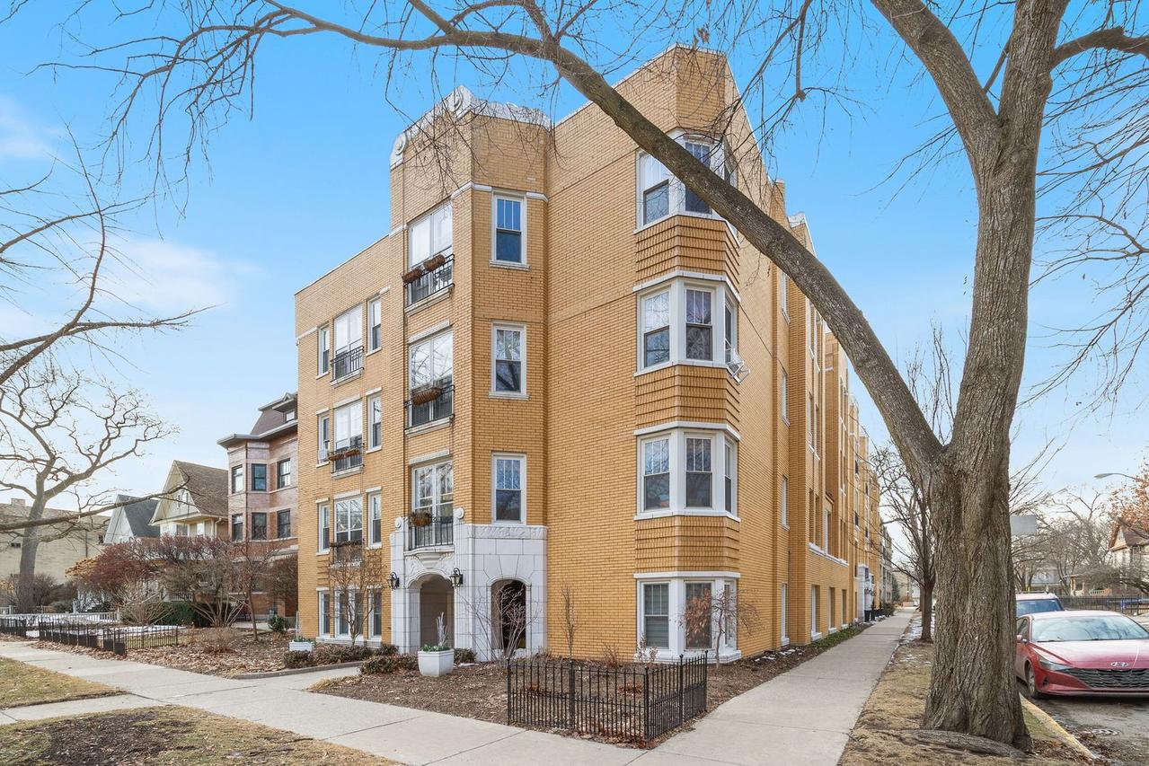 227 N Grove Ave. #3, Oak Park, IL 60302