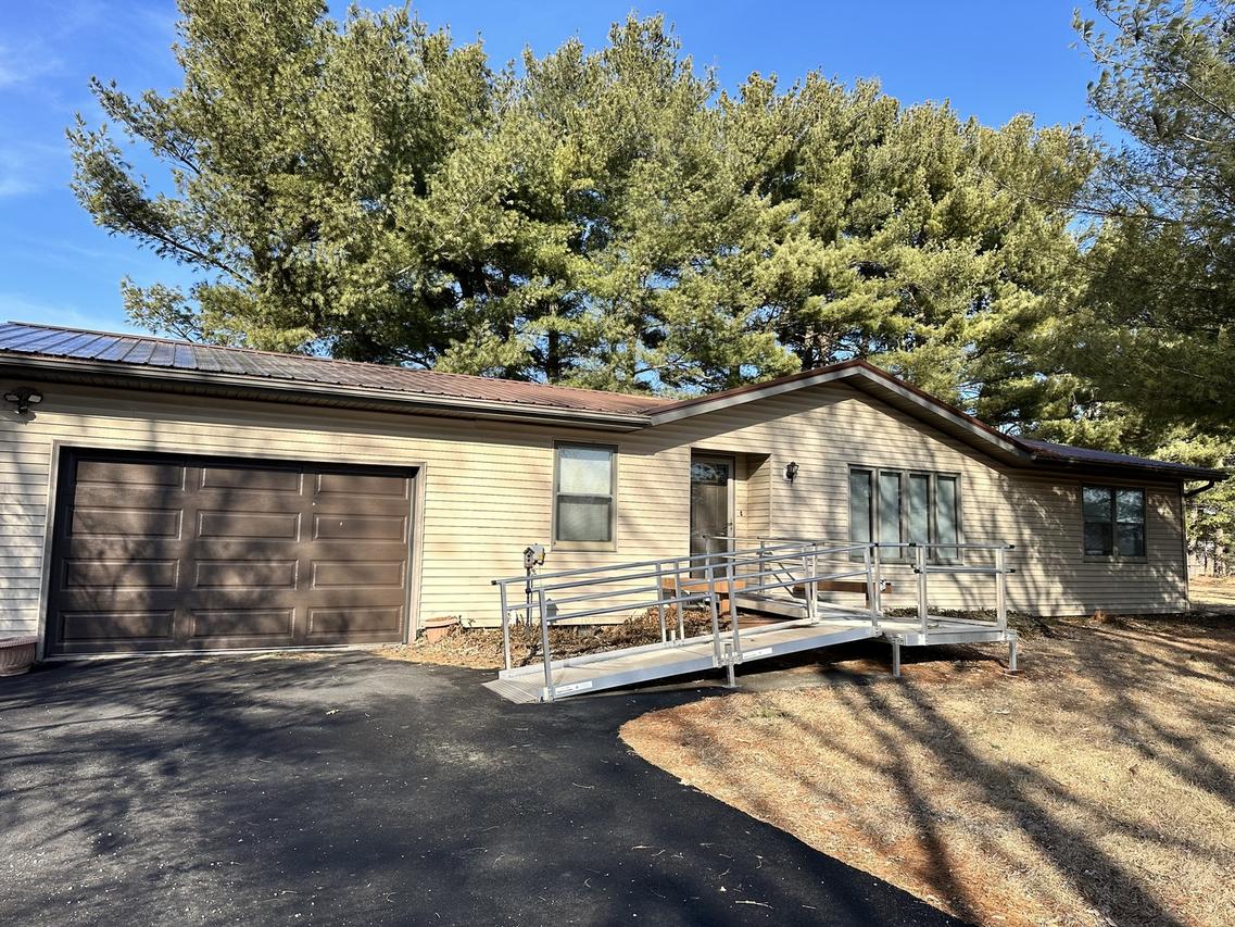 6753 Ellis Rd., Erie, IL 61250