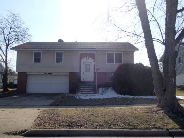 413 Lacy Ave., Streamwood, IL 60107