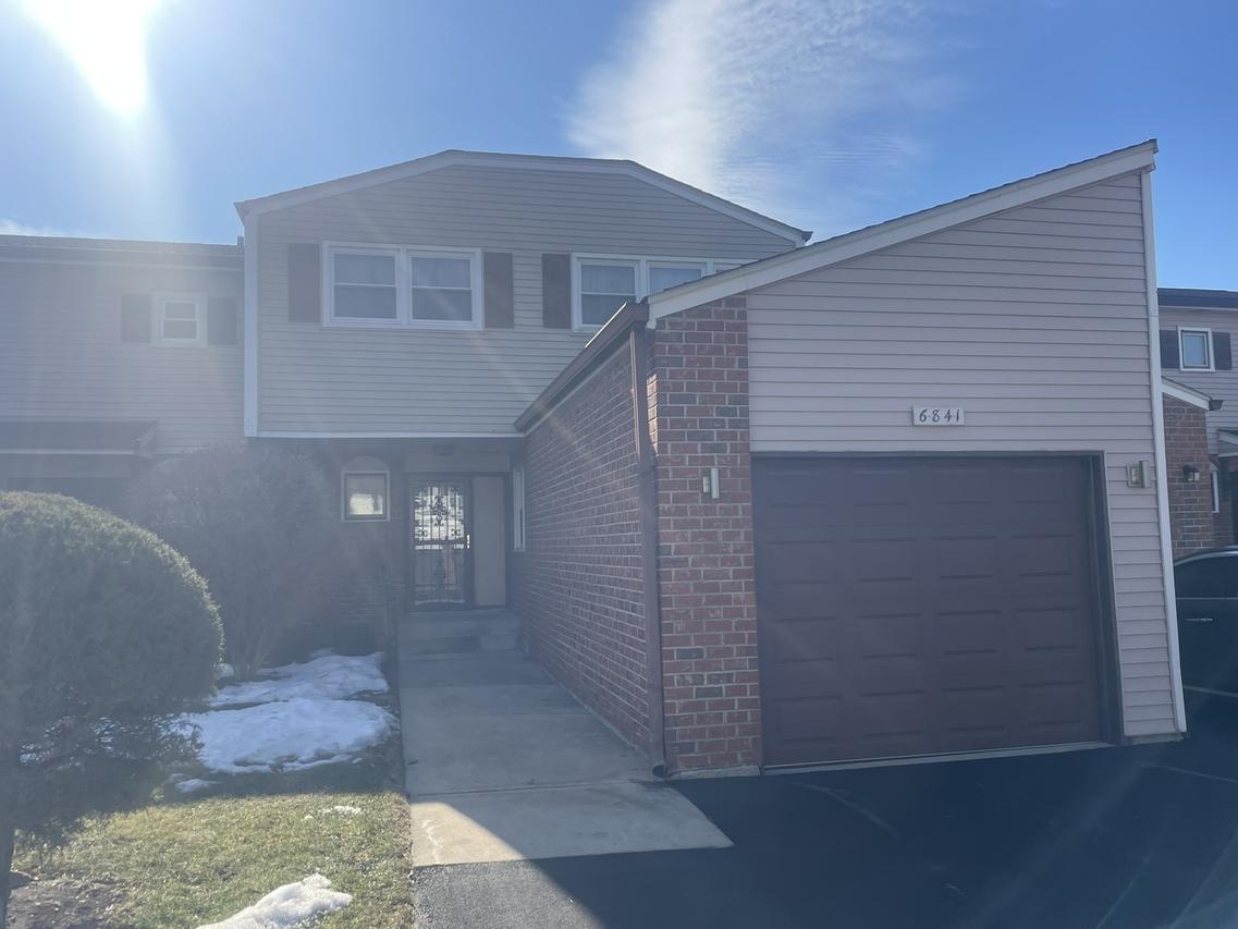6841 Sussex Rd., Tinley Park, IL 60477