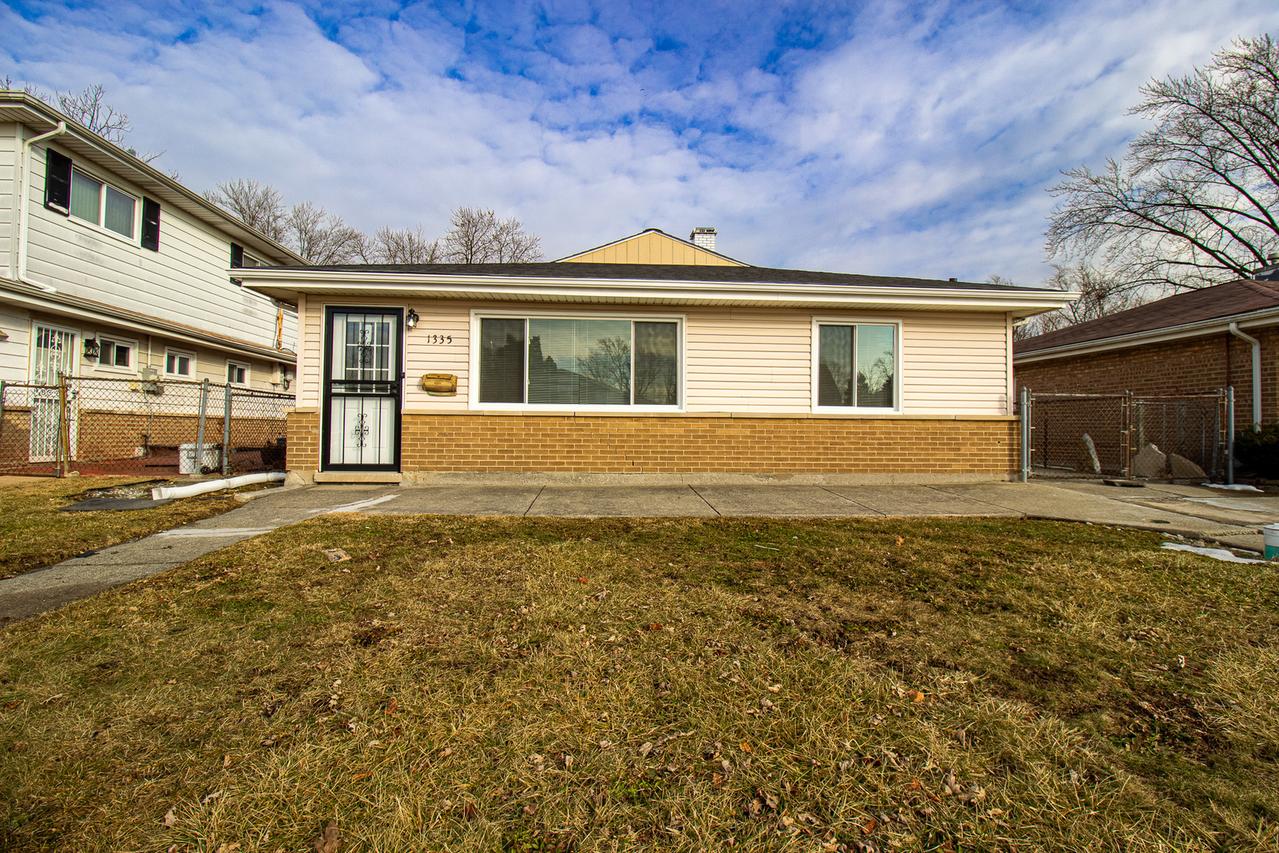 1335 Mackinaw Ave., Calumet City, IL 60409