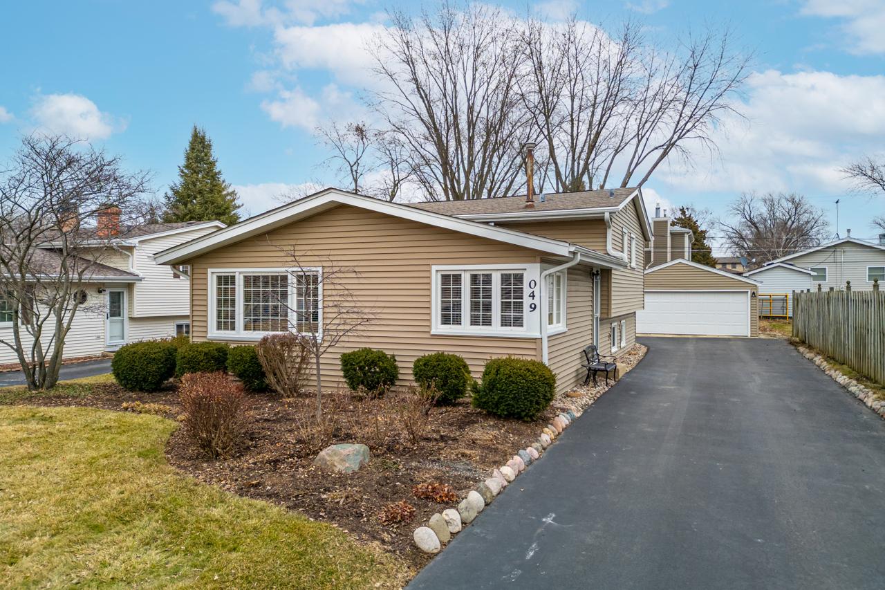 0N049 Page St., Winfield, IL 60190