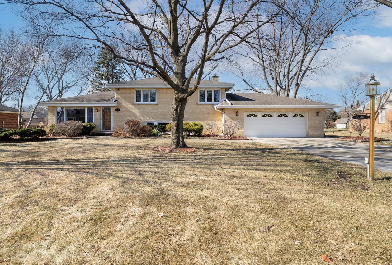 570 Woodview Ave., Elk Grove Village, IL 60007