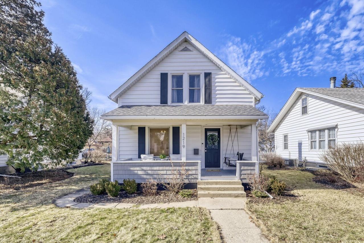 1219 Elm St., St. Charles, IL 60174