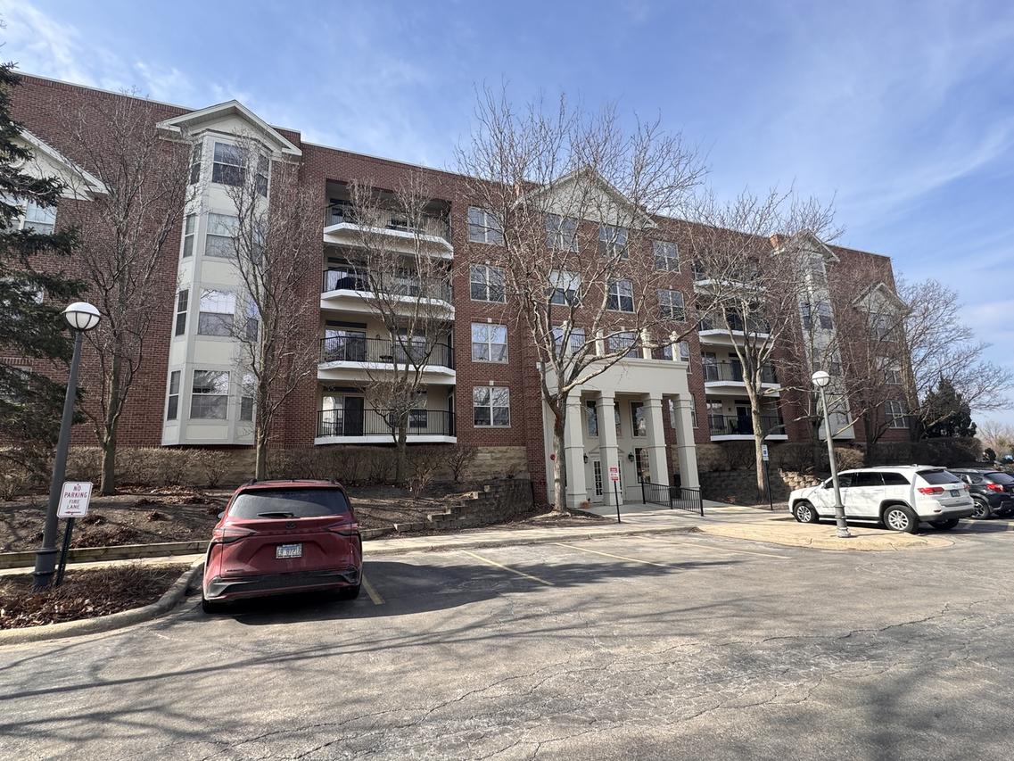 3135 Town Square Dr. #104, Rolling Meadows, IL 60008