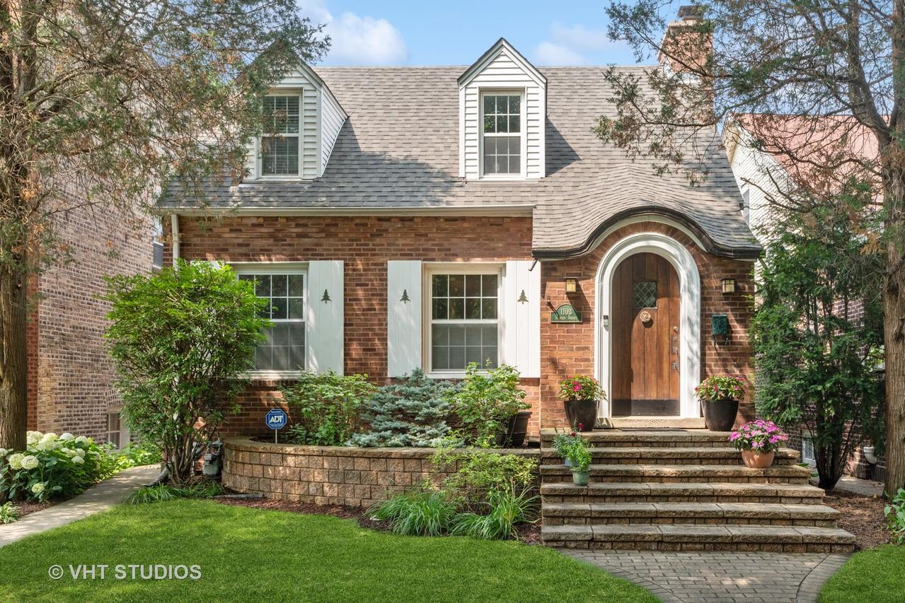 1103 Seward St., Evanston, IL 60202