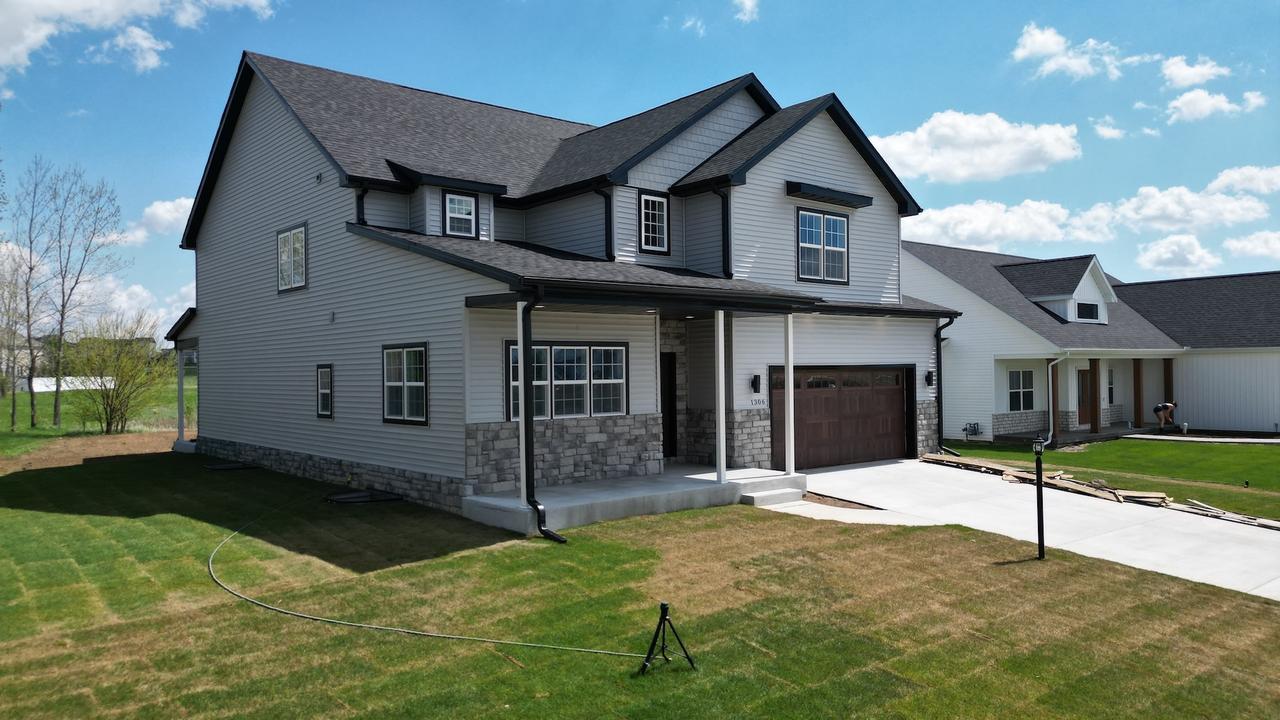 1306 Roberto Rd., Mahomet, IL 61853