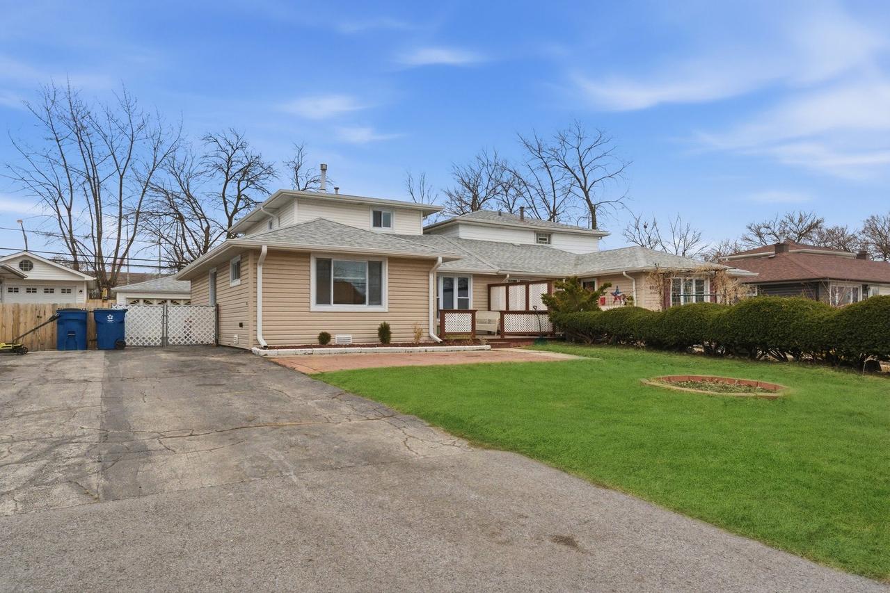 8945 S Corcoran Rd., Hometown, IL 60456