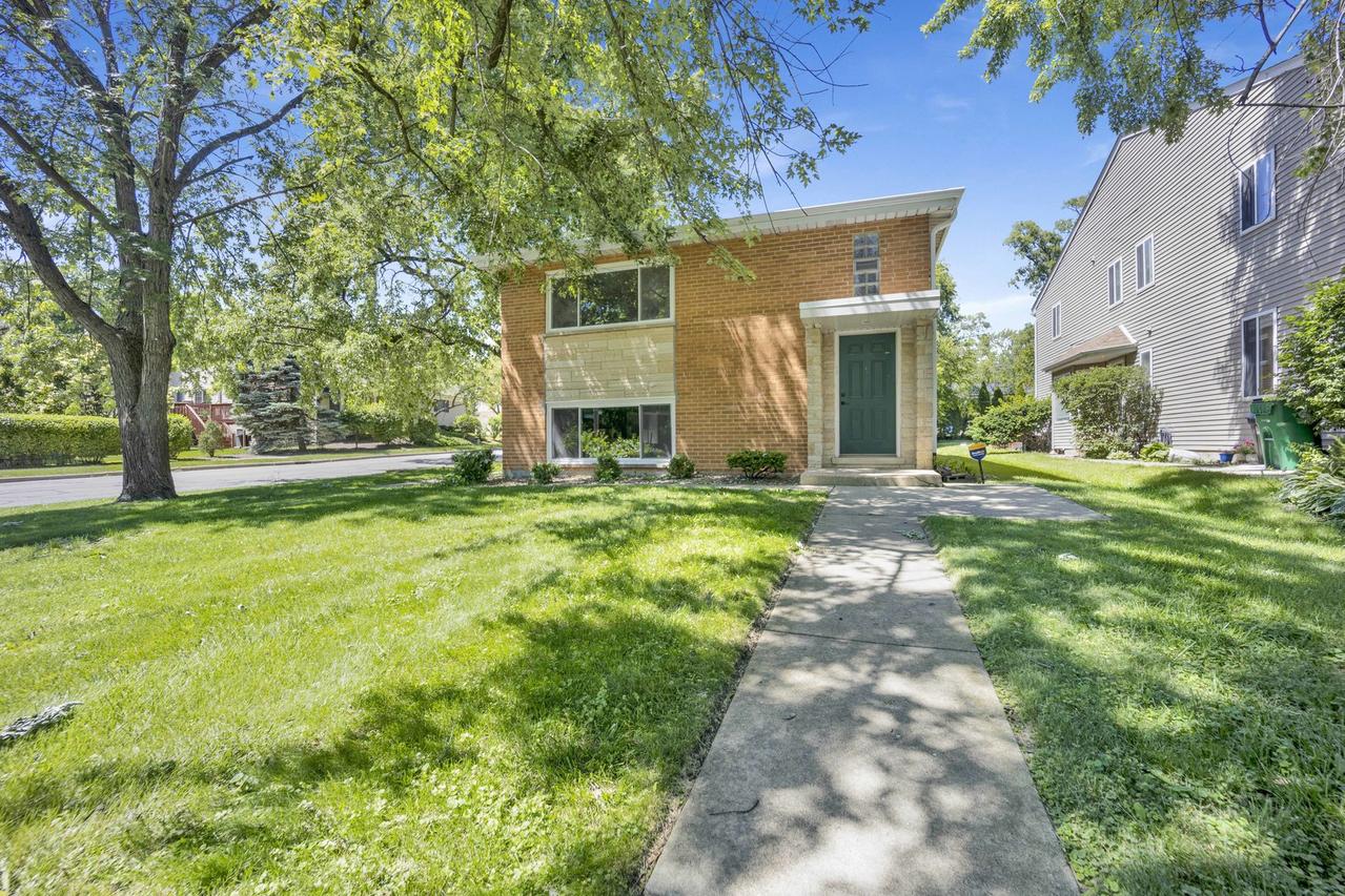 27W180 Cooley Ave., Winfield, IL 60190