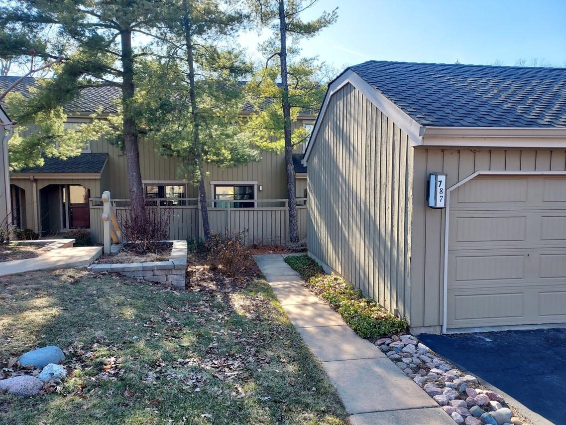 787 Oak Hill Rd. #467, Lake Barrington, IL 60010