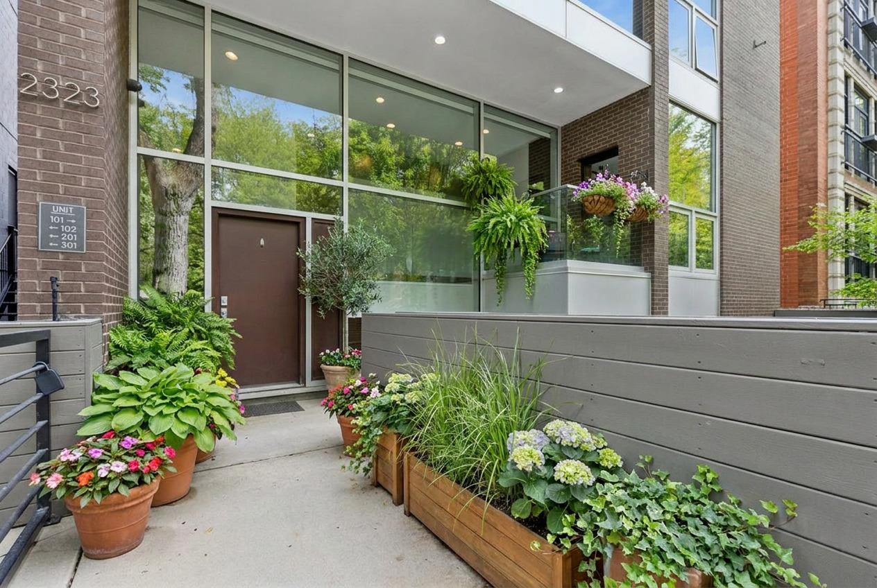2323 N Leavitt St. #101, Chicago, IL 60647