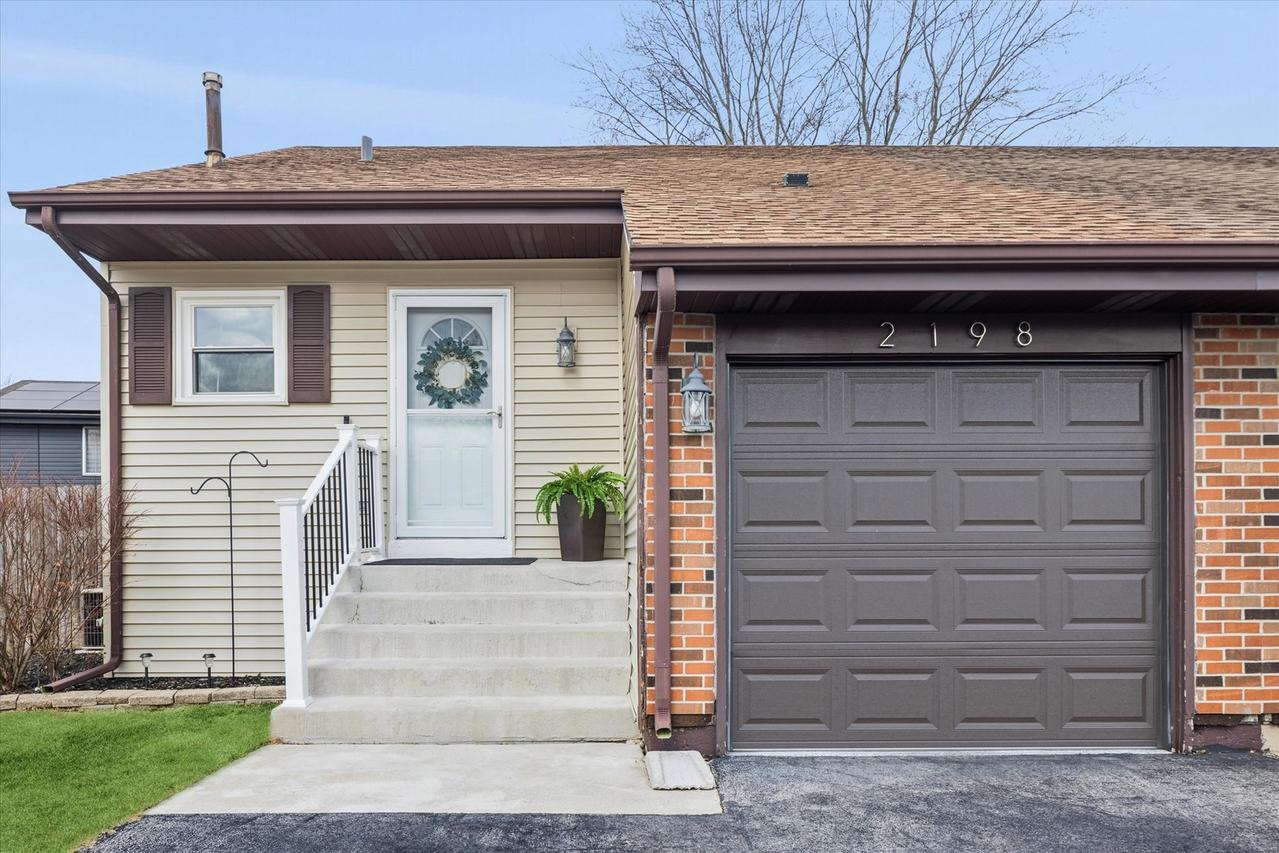 2198 Wildwood Ln., Hanover Park, IL 60133