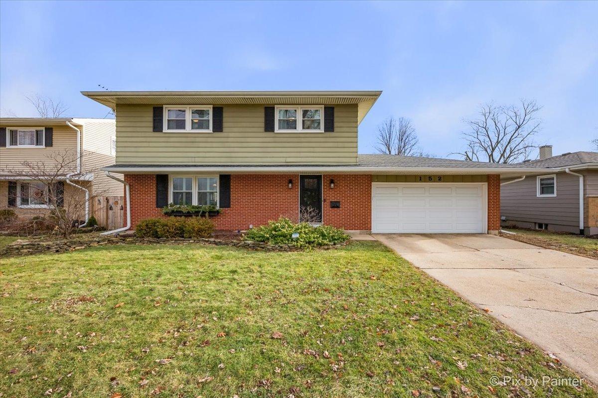 152 Walnut Dr., St. Charles, IL 60174